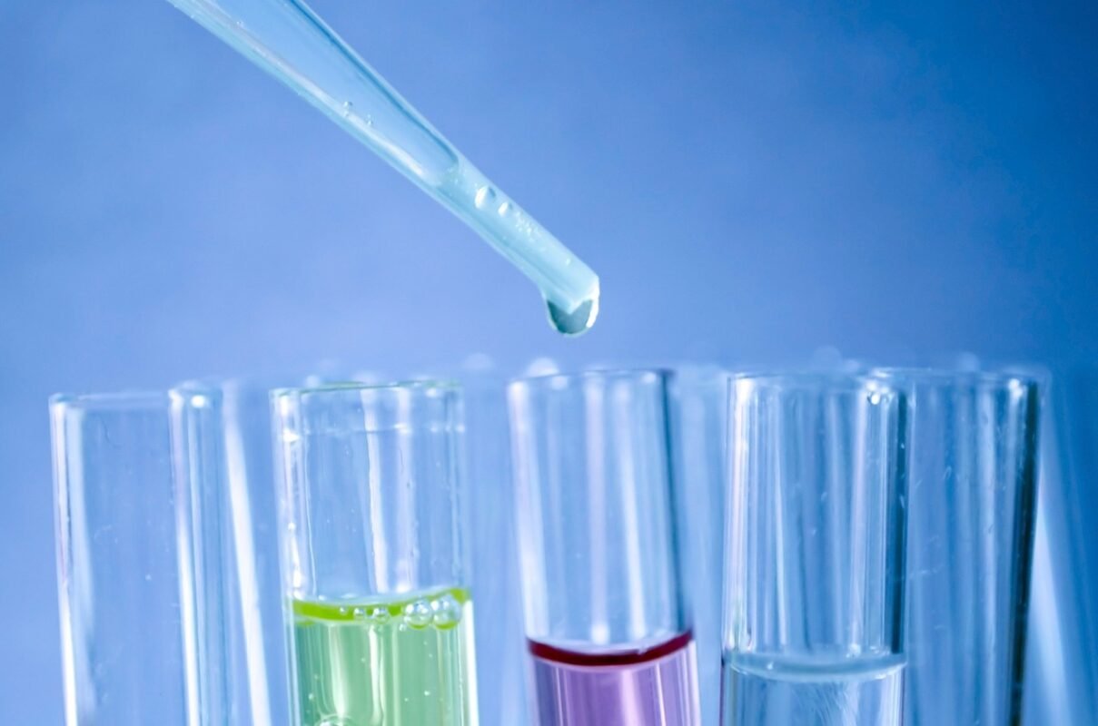High-purity 5MMPA research chemical in powder form